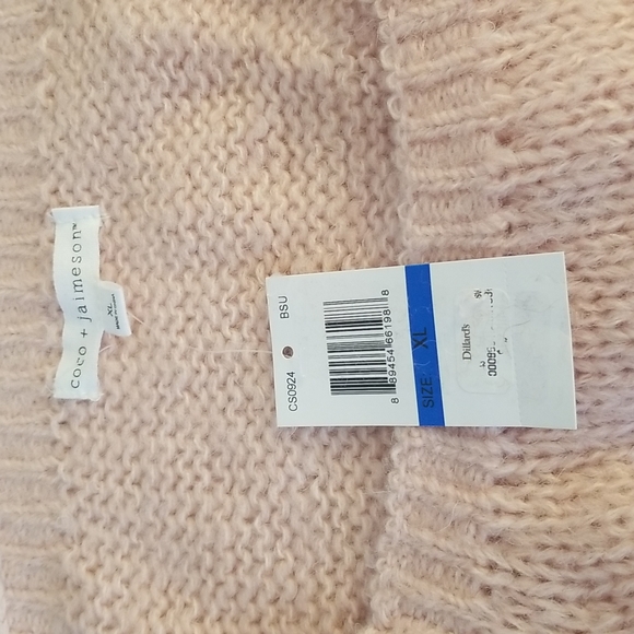 Coco + Jaimeson Cropped Sweater - Picture 4 of 7